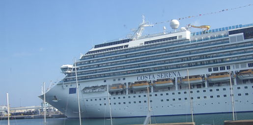 Loď Costa Serena